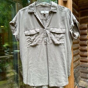 Short sleeve, women’s S, two button in the front blouse by Thread & Supply NWOT